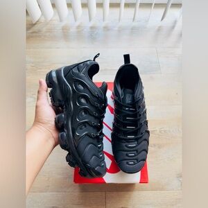 Nike Black VaporMax Plus Sneakers SIZE 10